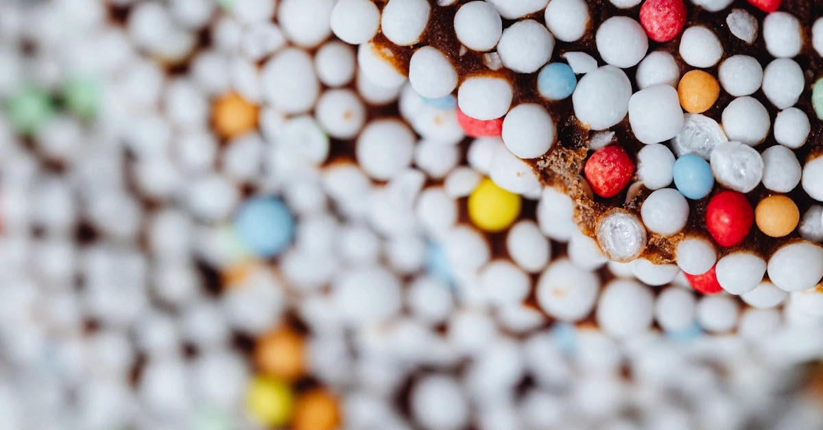 Яркие разноцветные сладости и конфеты в стиле Sugar Rush на кухне